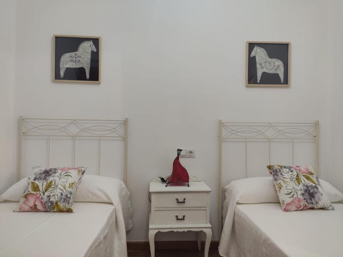 Byhouse Atico Calvo Sotelo A Sarria Exteriör bild
